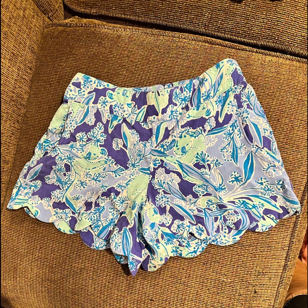 Lily Pulitzer blue print girls shorts. Size XS